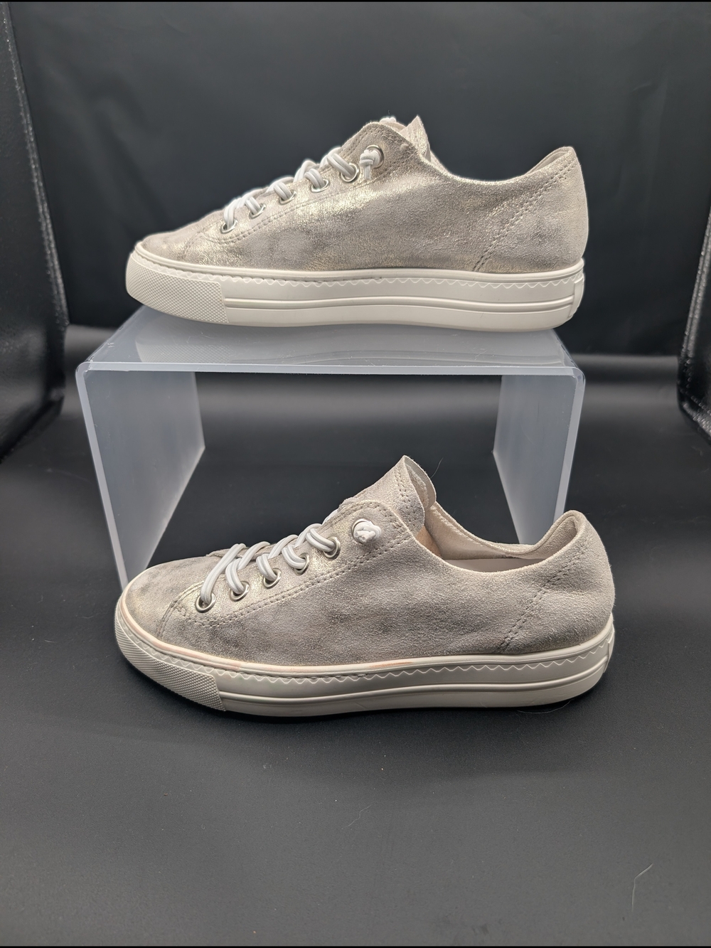 Paul Green Women's Suede Low-Top Sneakers in Silver (LIKE NEW)